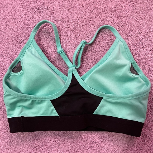 Nike dri-fit sports bra - Picture 2 of 3